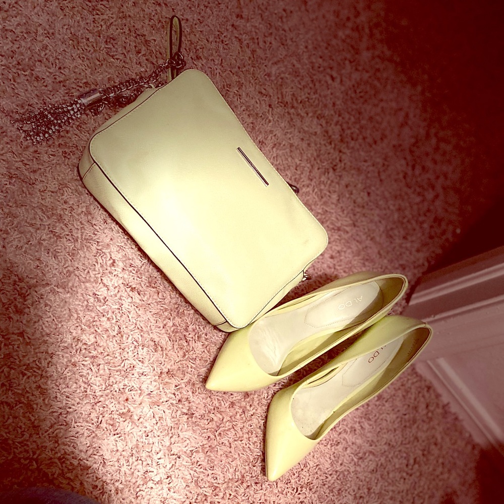 Aldo light green heel with matching Aldo purse